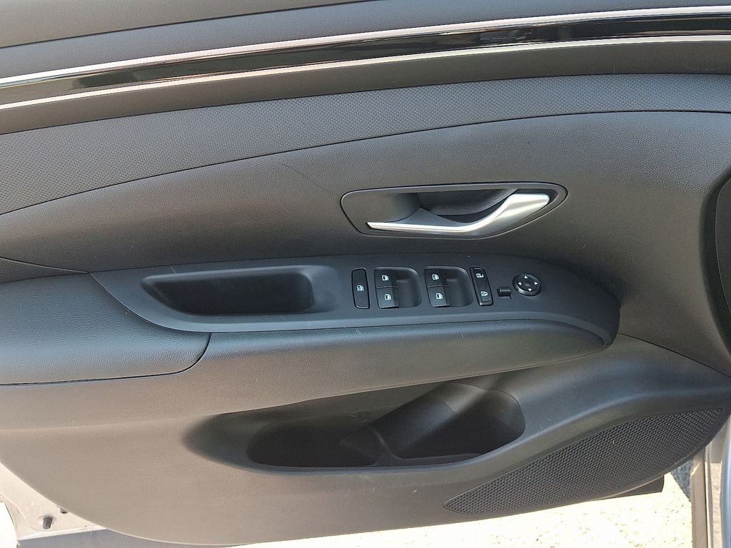 2023 Hyundai Tucson SE - Photo 12