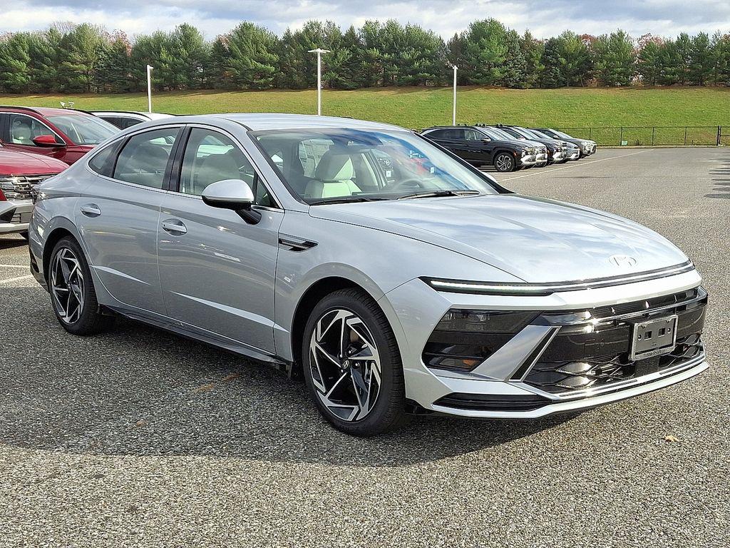 2026 Hyundai Sonata SEL Sport photo 2