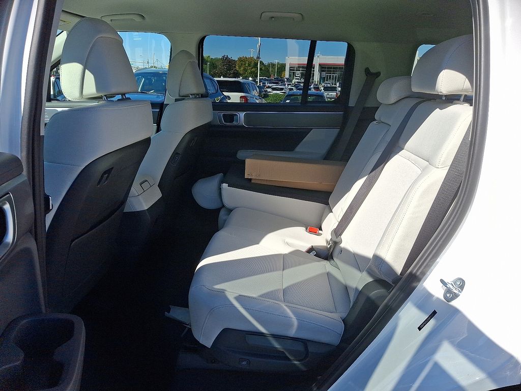 2026 Hyundai Santa Fe SE - Photo 5