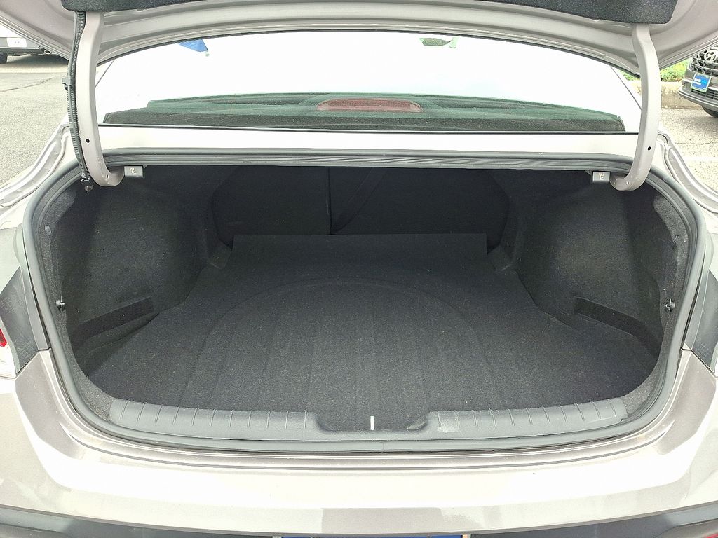 2024 Hyundai Elantra SEL - Photo 32