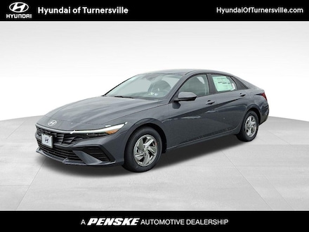 2025 Hyundai Elantra SE Sedan