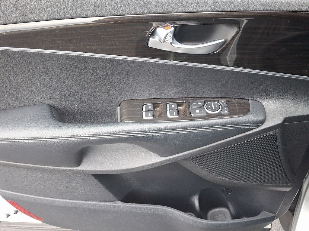 2020 Kia Sorento L - Photo 14