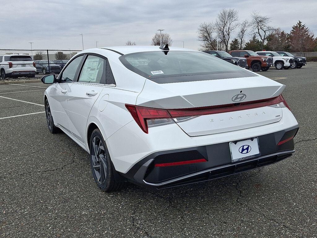 New 2026 Hyundai Elantra Hybrid Limited Sedan