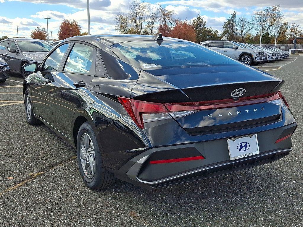 New 2026 Hyundai Elantra SE Sedan