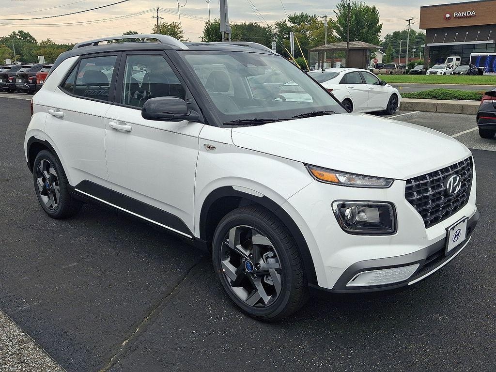 New 2026 Hyundai Venue SEL w/Two-Tone Roof SUV
