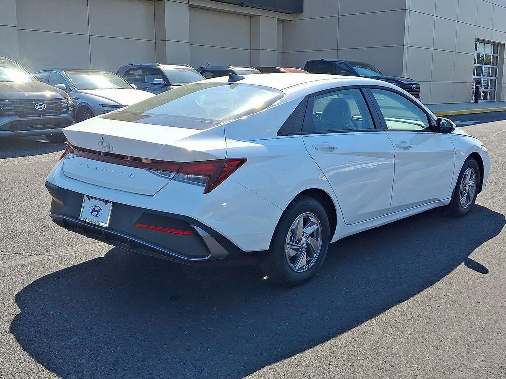 New 2026 Hyundai Elantra SE Sedan