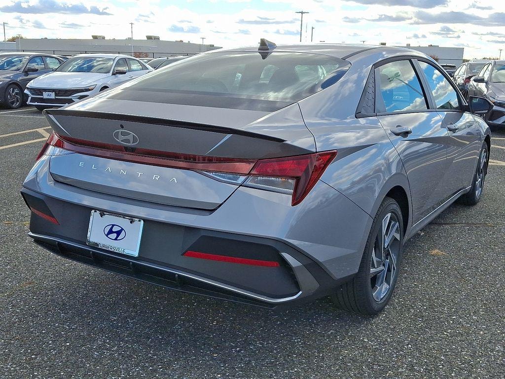 New 2025 Hyundai Elantra SEL Sport Sedan