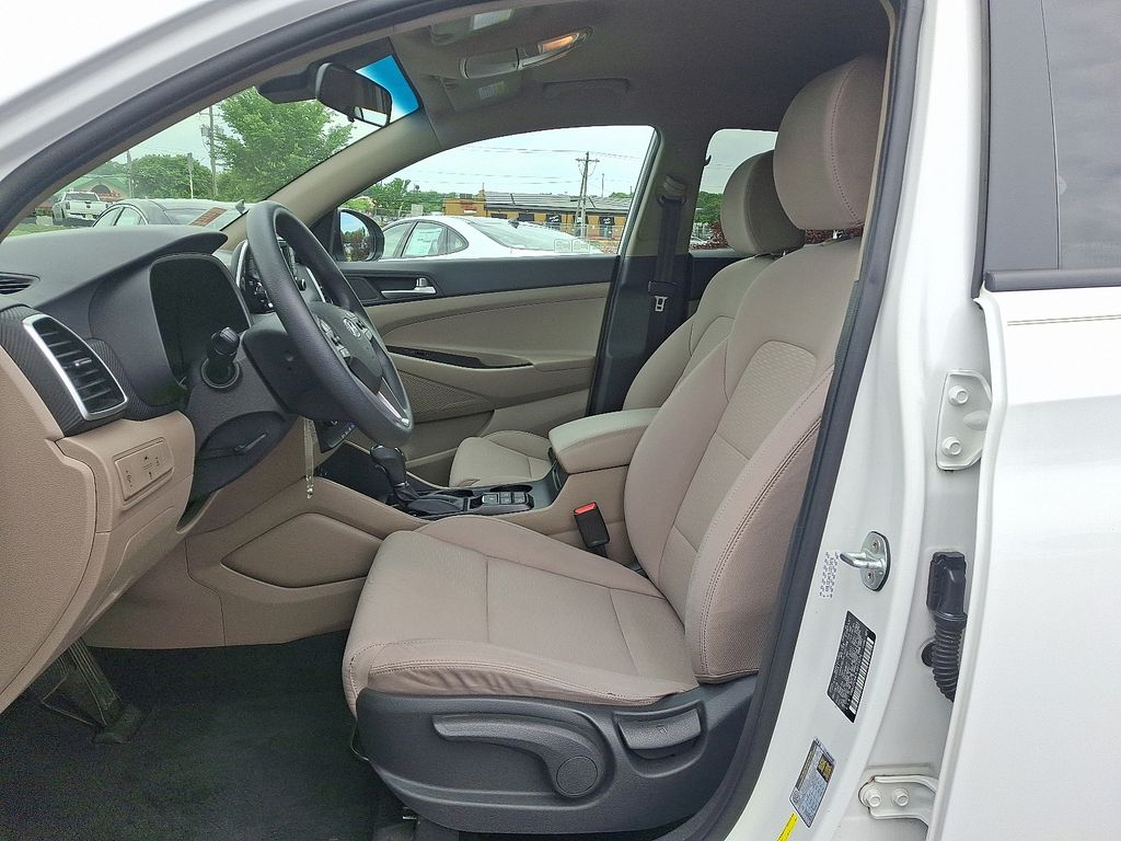 2020 Hyundai Tucson SE - Photo 14
