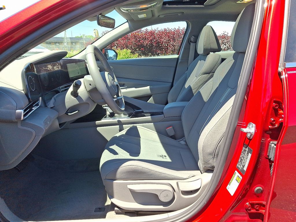 2025 Hyundai Elantra SEL - Photo 15