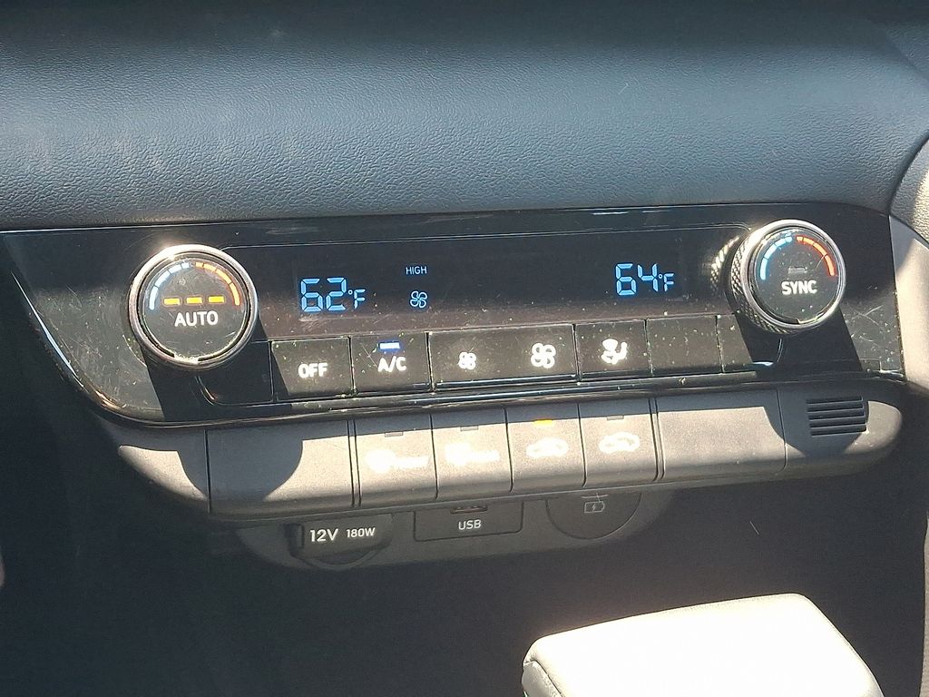 2025 Hyundai Elantra SEL - Photo 17