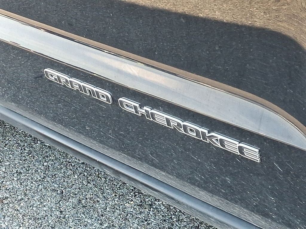 Used 2019 Jeep Grand Cherokee Laredo SUV