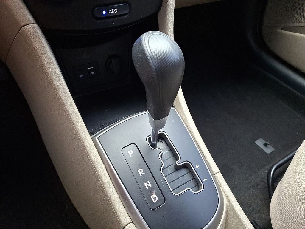 2016 Hyundai Accent SE - Photo 16