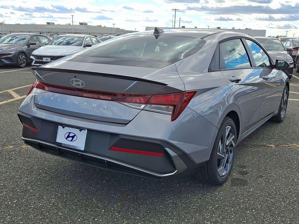 New 2025 Hyundai Elantra SEL Sport Sedan