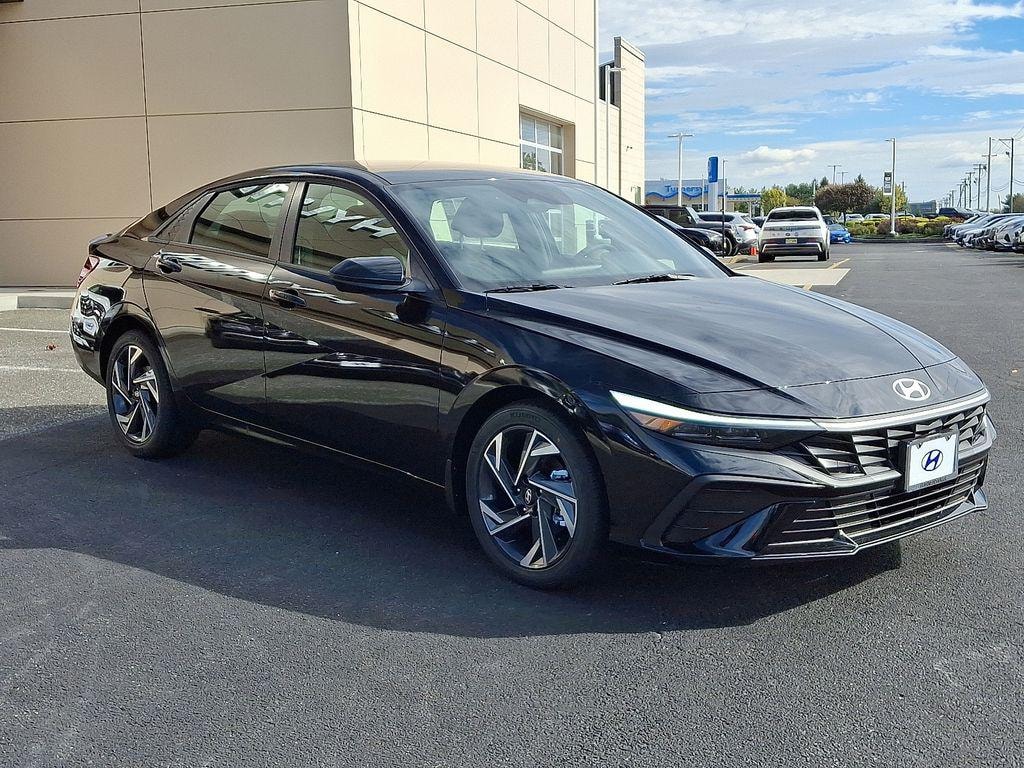New 2025 Hyundai Elantra SEL Sport Sedan