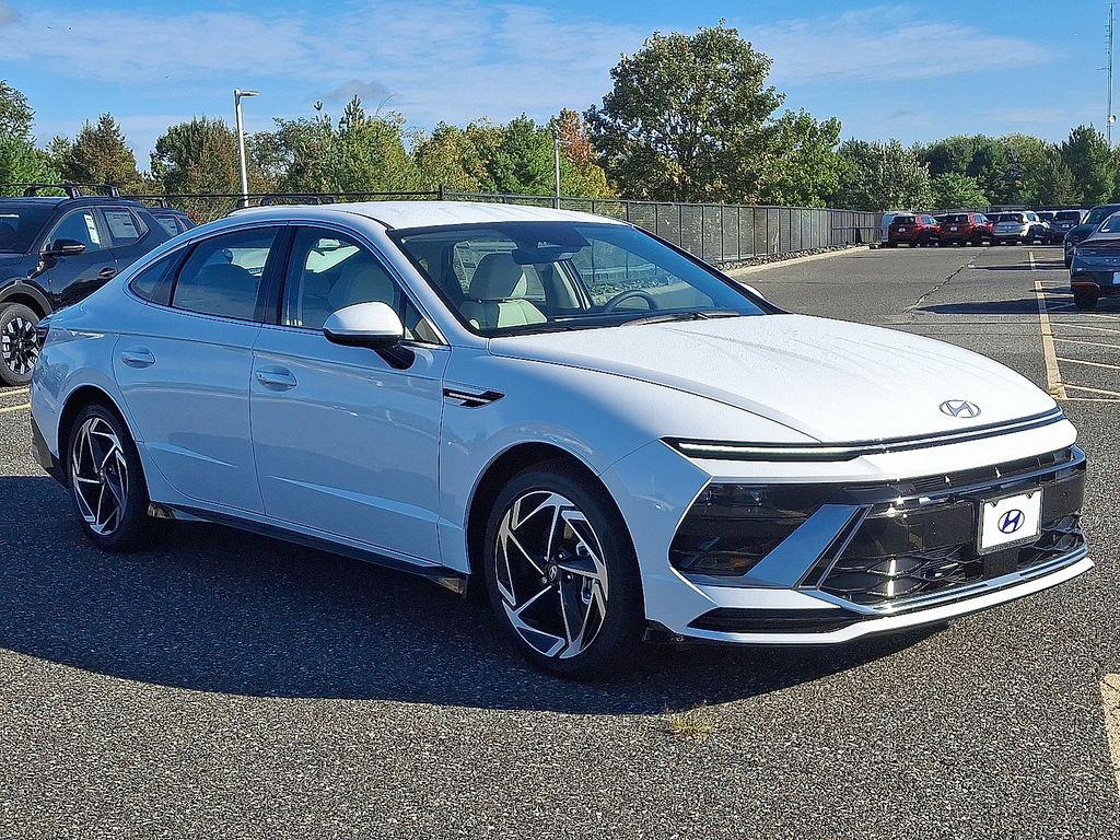 2026 Hyundai Sonata SEL Sport photo 2