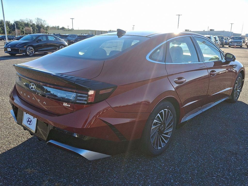 New 2025 Hyundai Sonata Hybrid Limited Sedan