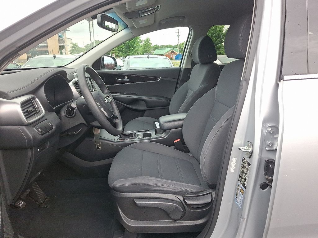 2020 Kia Sorento L - Photo 15