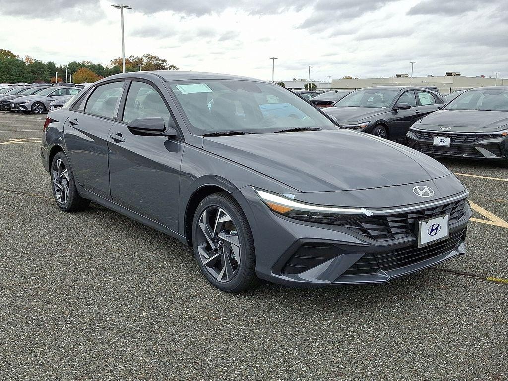 New 2025 Hyundai Elantra SEL Sport Sedan