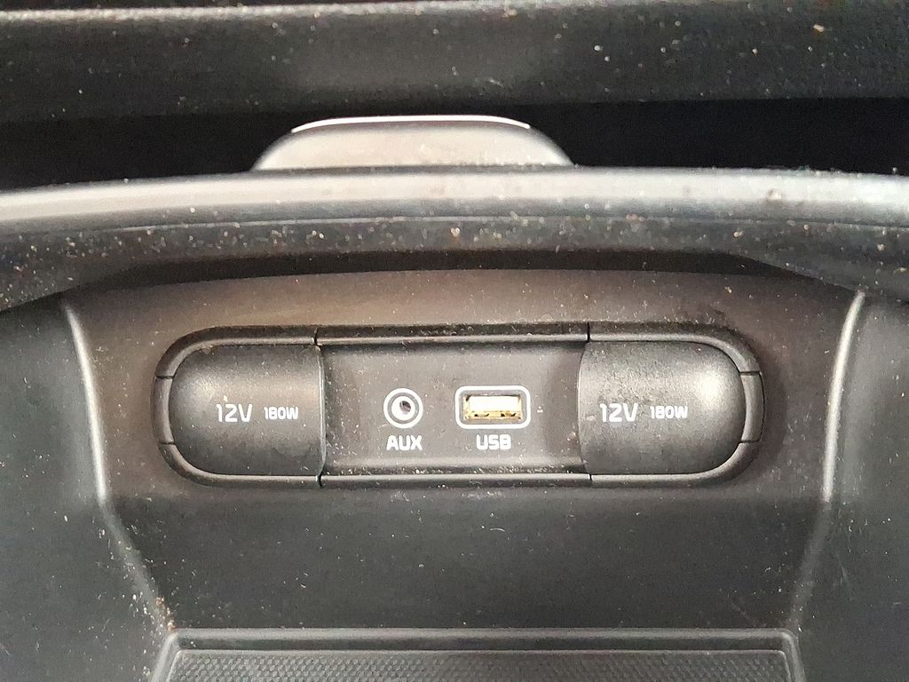 2020 Kia Sorento L - Photo 26
