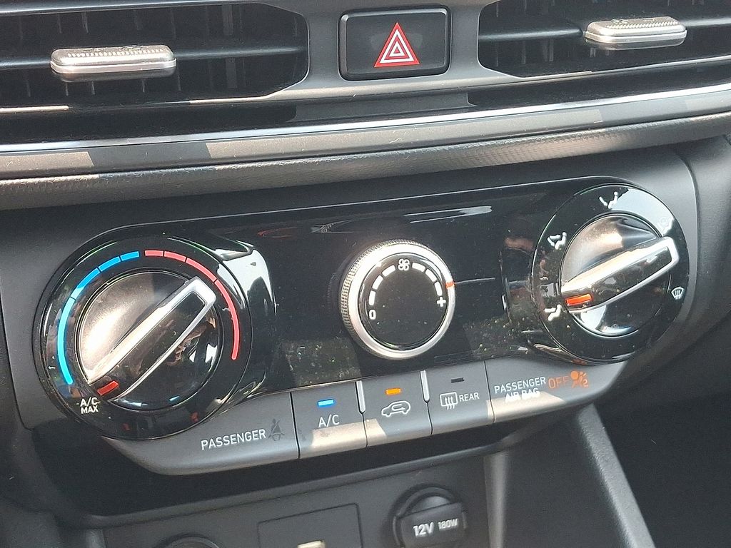 2023 Hyundai Kona SEL - Photo 17