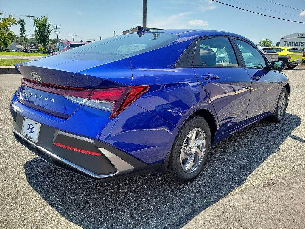 New 2026 Hyundai Elantra SE Sedan