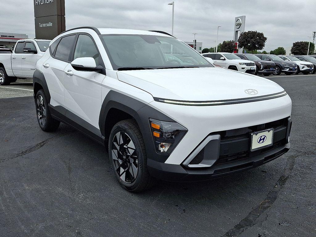 2025 Hyundai Kona SEL photo 2