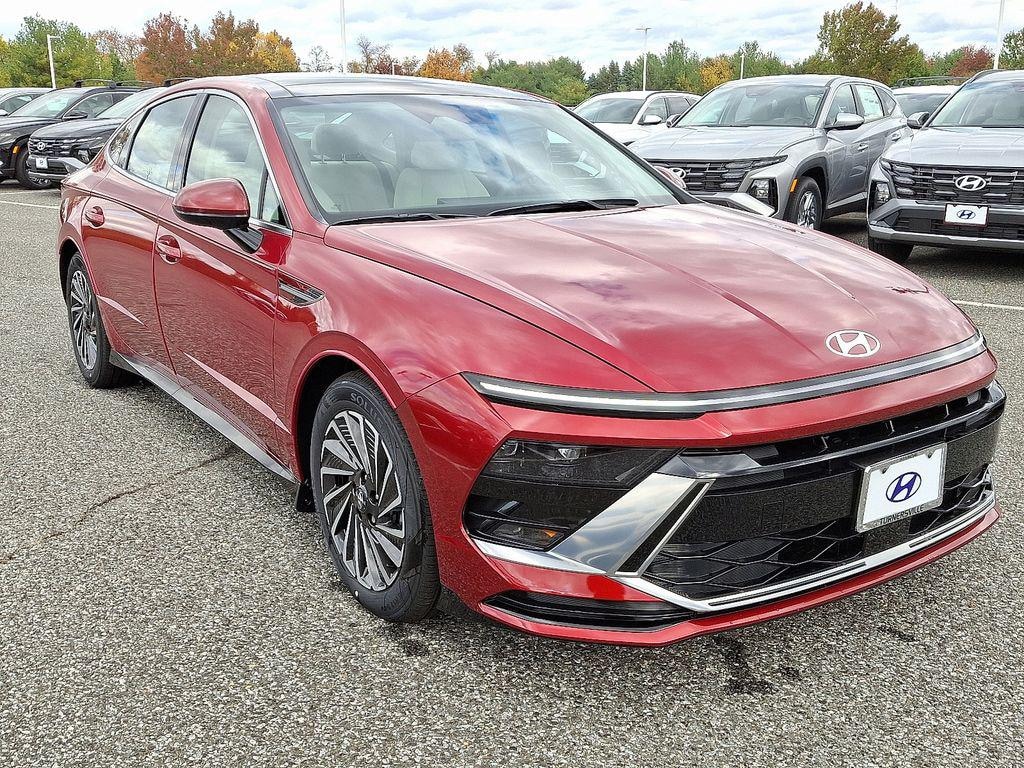 New 2026 Hyundai Sonata Hybrid SEL Sedan