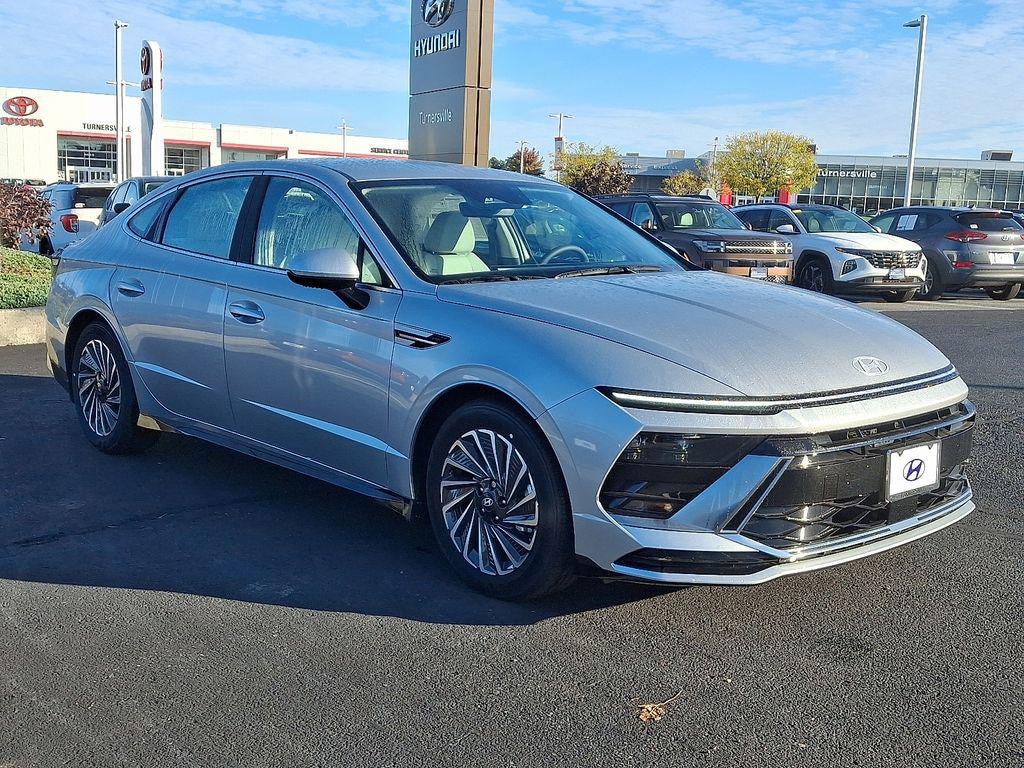 New 2025 Hyundai Sonata Hybrid SEL Sedan