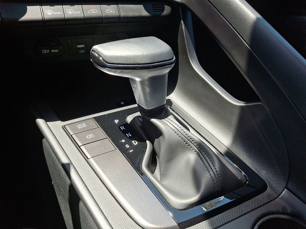 2025 Hyundai Elantra SEL - Photo 16