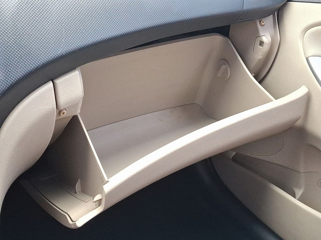 2016 Hyundai Accent SE - Photo 24