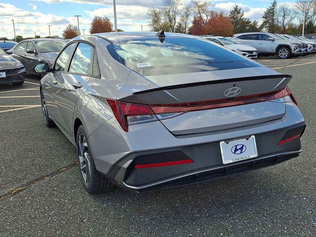 New 2025 Hyundai Elantra SEL Sport Sedan