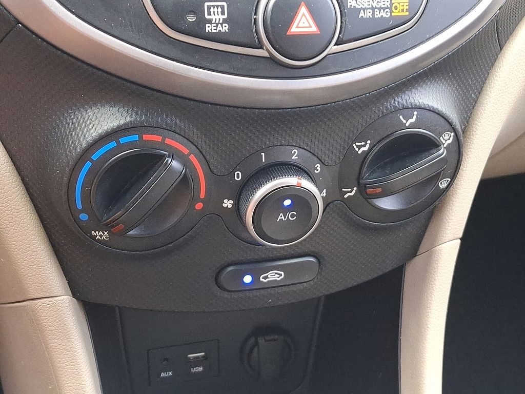 2016 Hyundai Accent SE - Photo 17