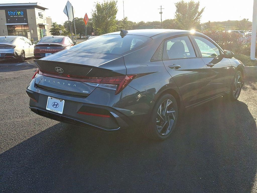 New 2025 Hyundai Elantra Hybrid SEL Sport Sedan