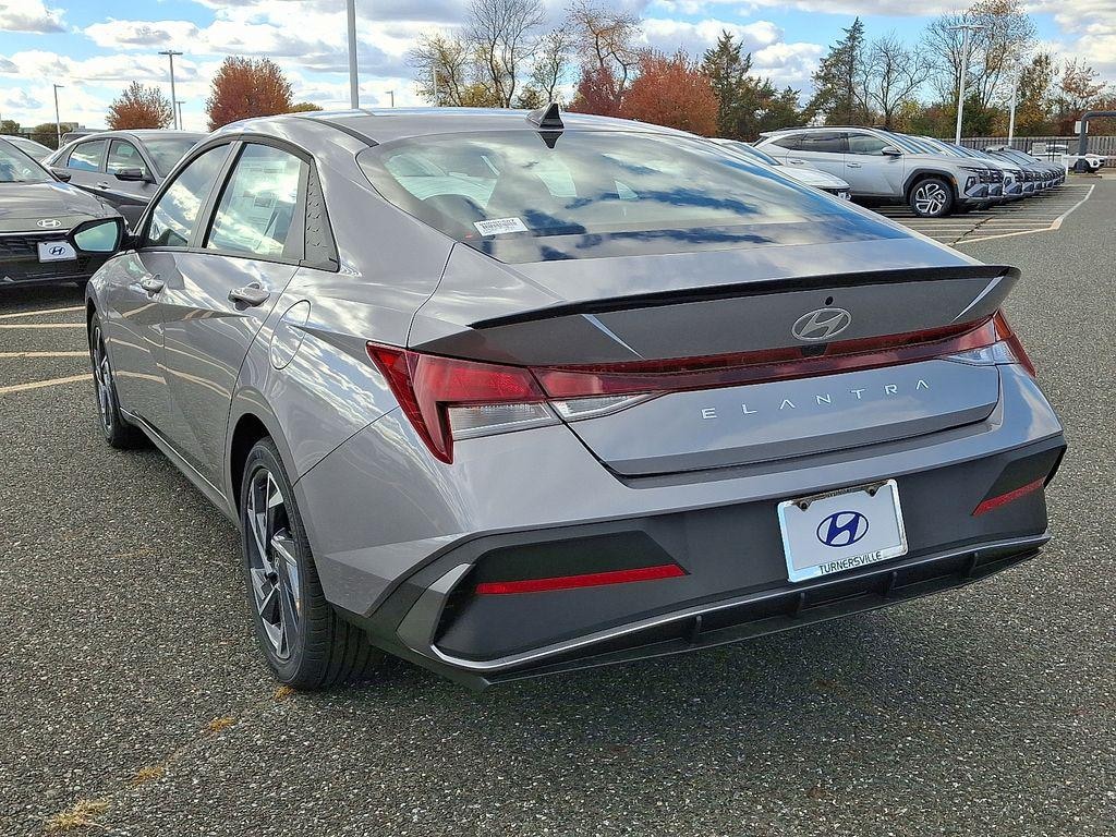 New 2025 Hyundai Elantra SEL Sport Sedan