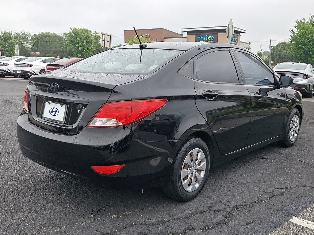2016 Hyundai Accent SE - Photo 7