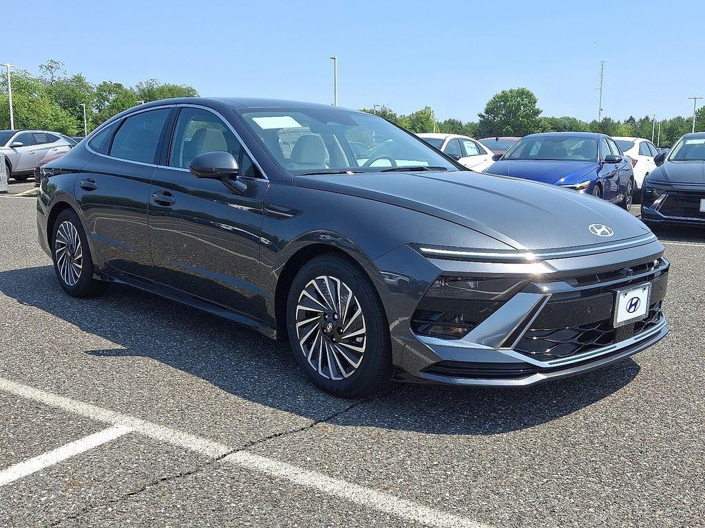 New 2025 Hyundai Sonata Hybrid Limited Sedan