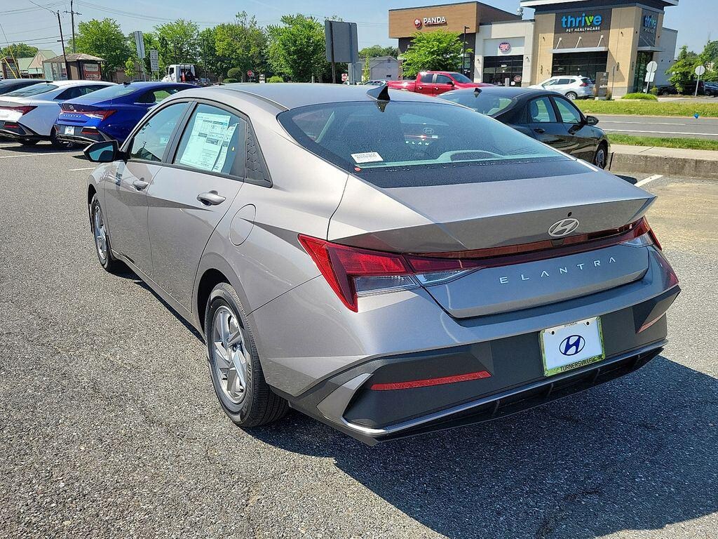 New 2026 Hyundai Elantra SE Sedan