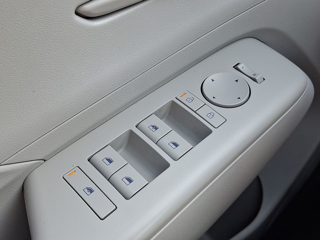 2024 Hyundai Kona SEL - Photo 27