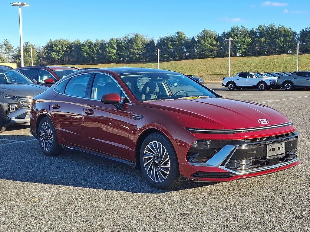 New 2025 Hyundai Sonata Hybrid Limited Sedan