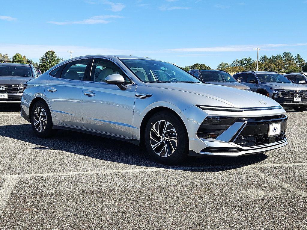 2026 Hyundai Sonata Hybrid Blue photo 2