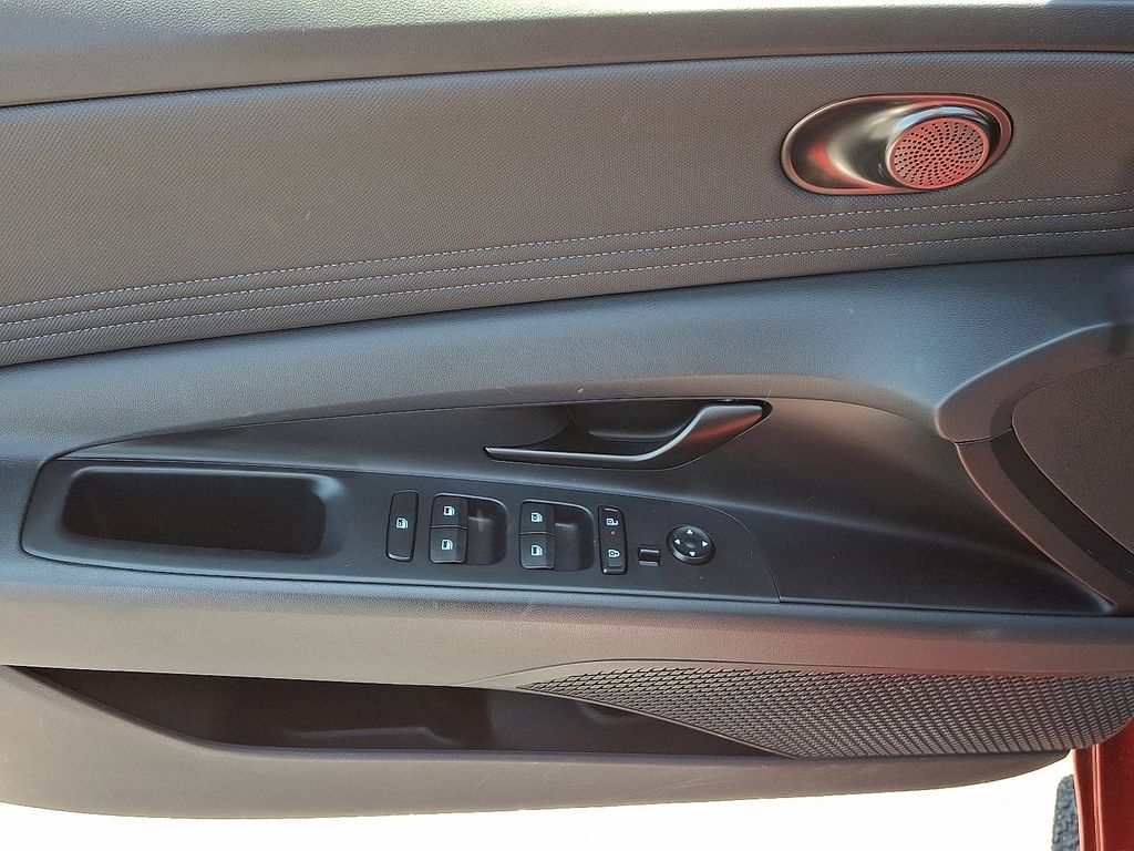 2025 Hyundai Elantra SEL - Photo 14