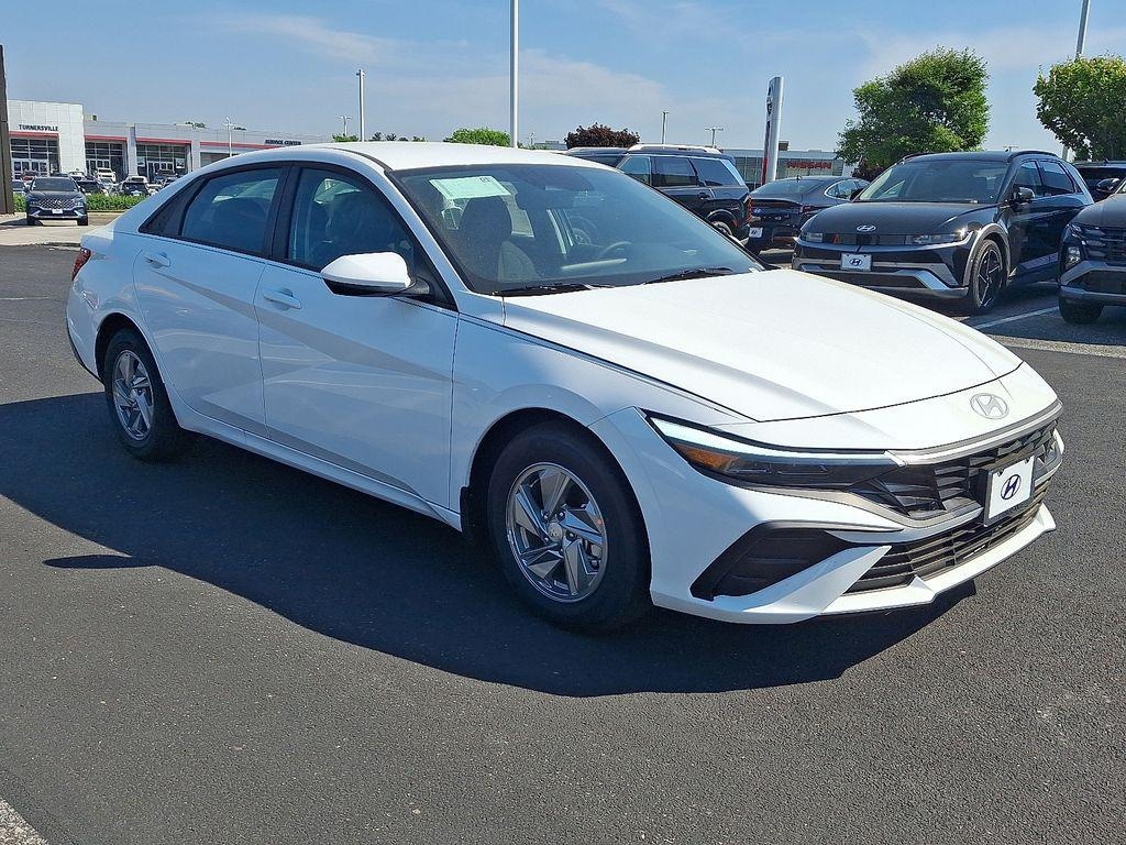 New 2026 Hyundai Elantra SE Sedan