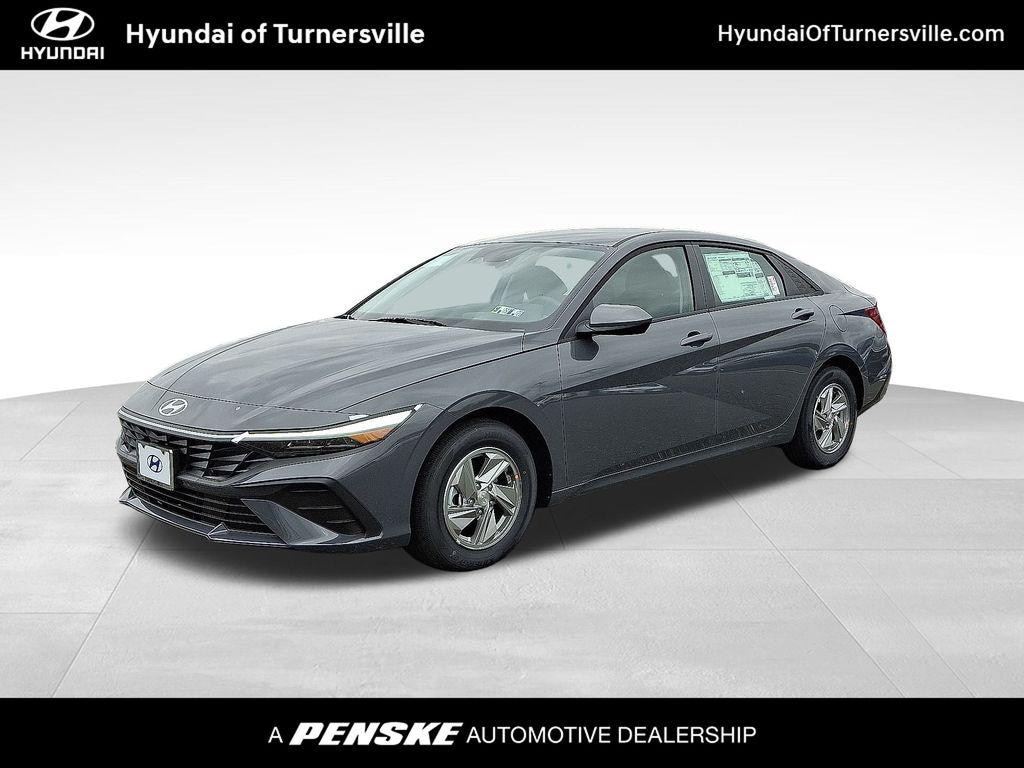 New 2025 Hyundai Elantra SE Sedan