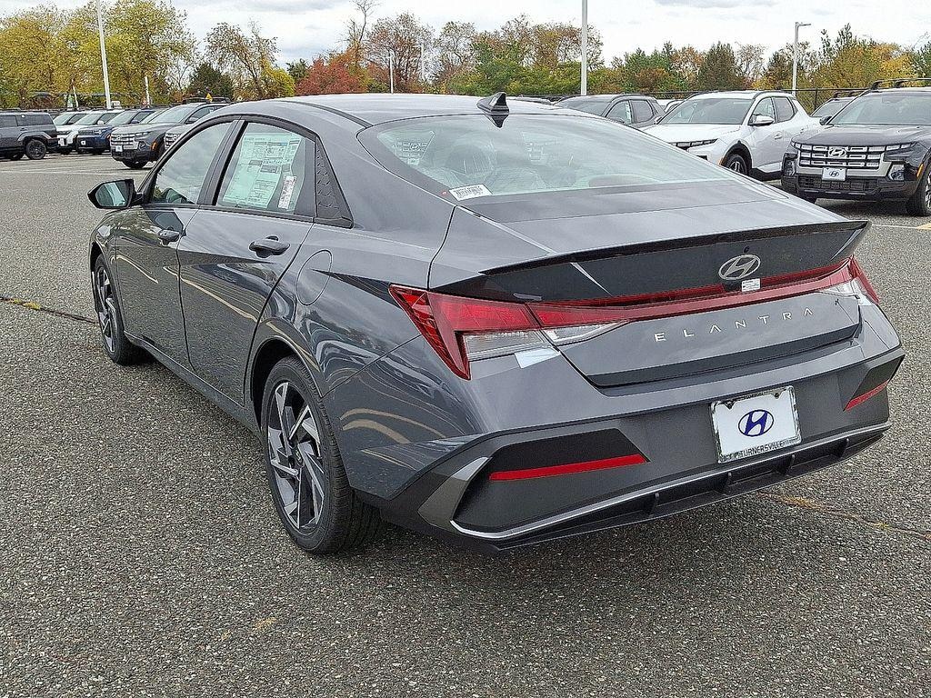 New 2025 Hyundai Elantra SEL Sport Sedan
