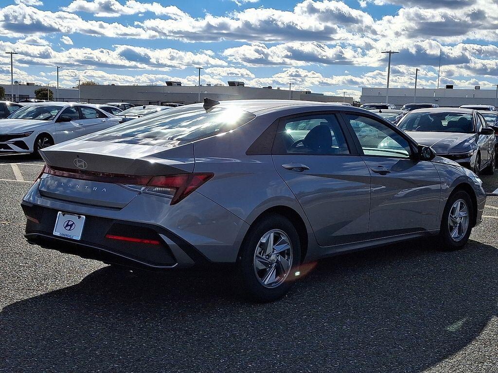 New 2026 Hyundai Elantra SE Sedan