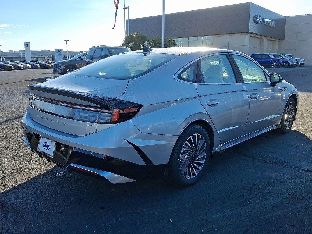 New 2025 Hyundai Sonata Hybrid SEL Sedan