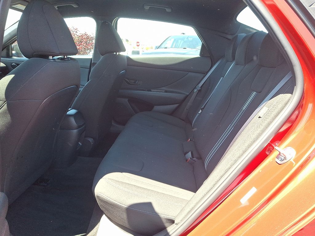 2025 Hyundai Elantra SEL - Photo 11