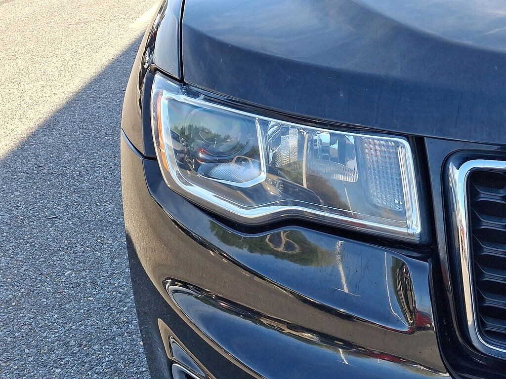 Used 2019 Jeep Grand Cherokee Laredo SUV