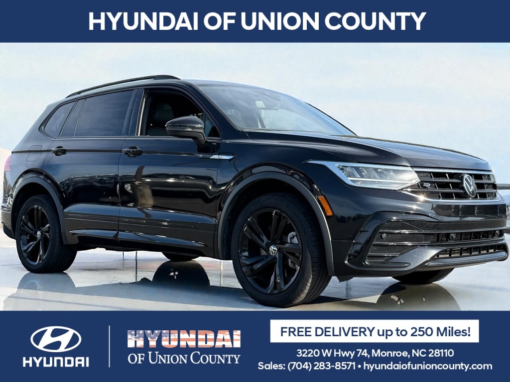 2023 Volkswagen Tiguan SE R-LINE BLACK's photo