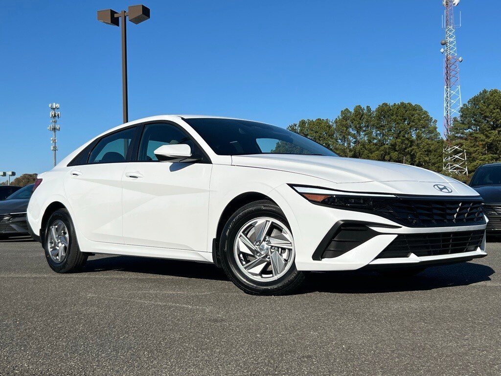 2026 Hyundai Elantra SE photo 2